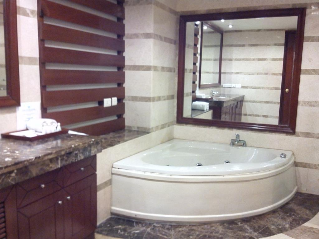 The Ocean Pearl Retreat Hotel New Delhi Phòng bức ảnh